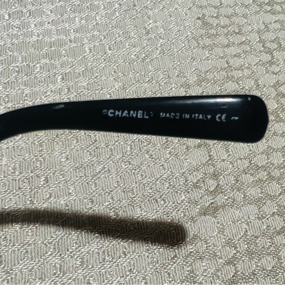 Authentic CHANEL Unisex Sunglasses (black) - Picture 5 of 6